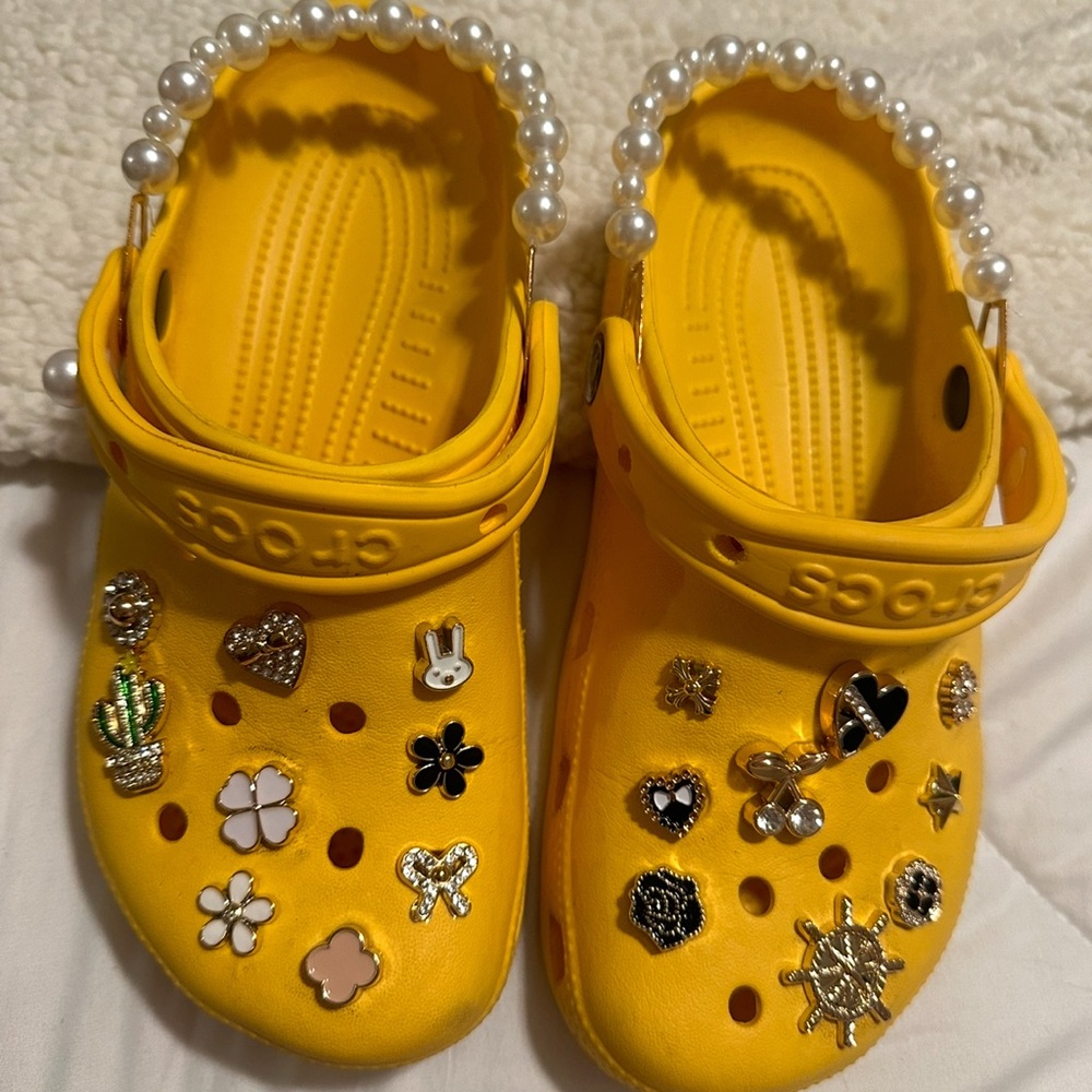 CROCS yellow